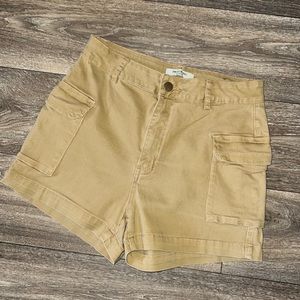 Women cargo shorts